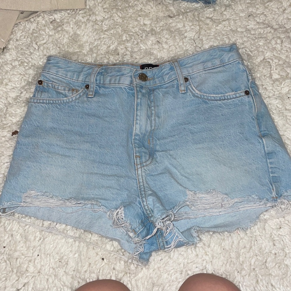 Lightly washed jean shorts